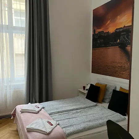 Millionrosesvintage Vaci Street Apartman *