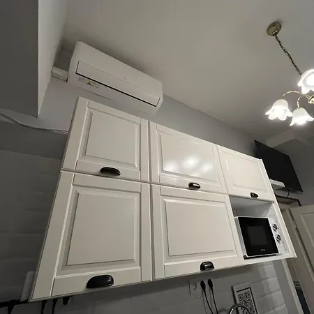 Millionrosesvintage Vaci Street Free Airconditioner And Coffee