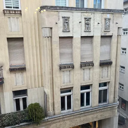 Millionrosesvintage Vaci Street Free Airconditioner And Coffee Apartament