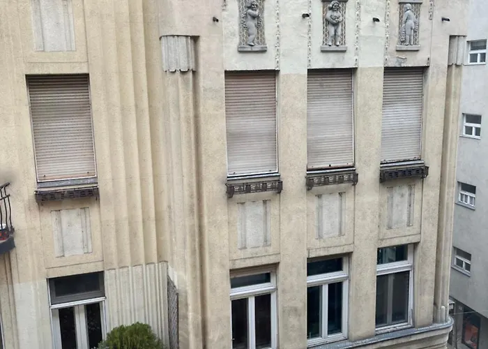 Millionrosesvintage Vaci Street Free Airconditioner And Coffee Apartament